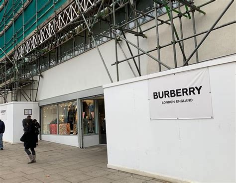 outlet di burberry a londra